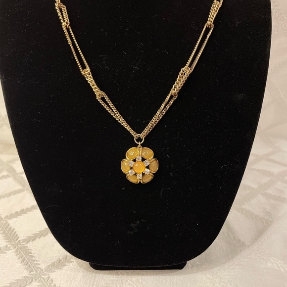Elegant Talbot’s Gold Tone Flower Pendant Necklace - Picture 2 of 5